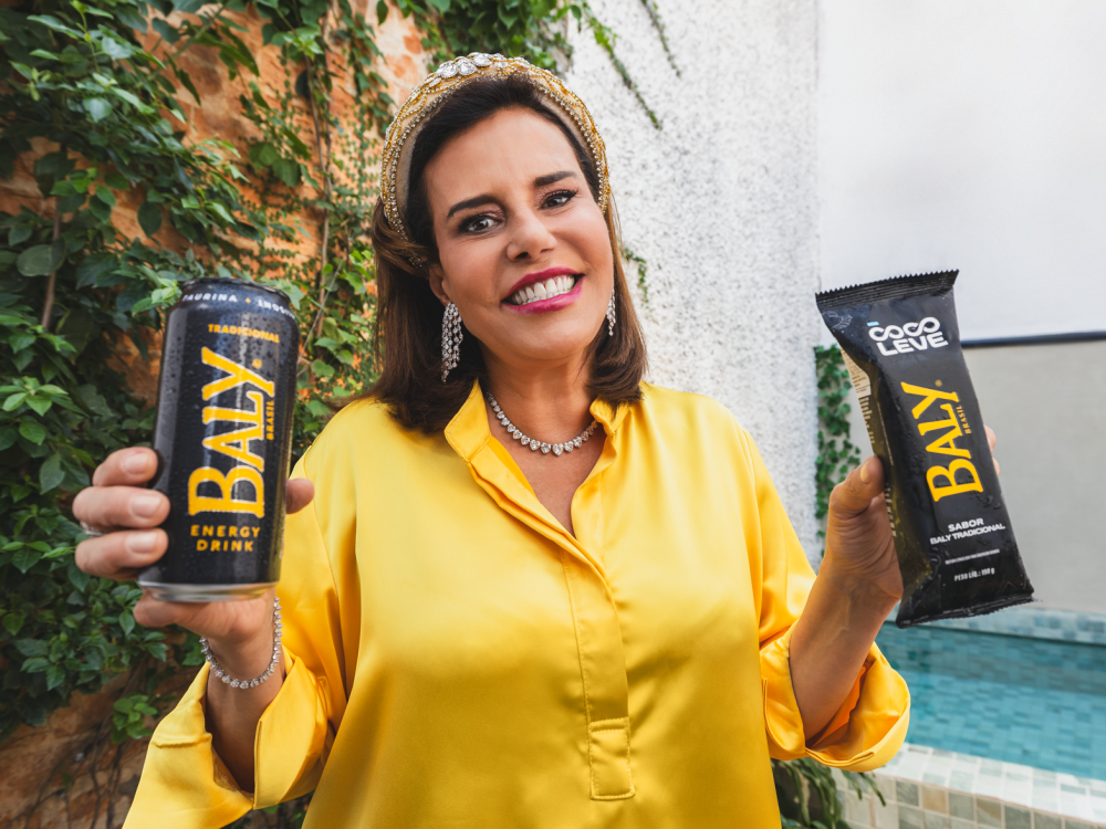 Coco Leve e Baly lançam collab e trazem Narcisa Tamborindeguy como rosto de campanha