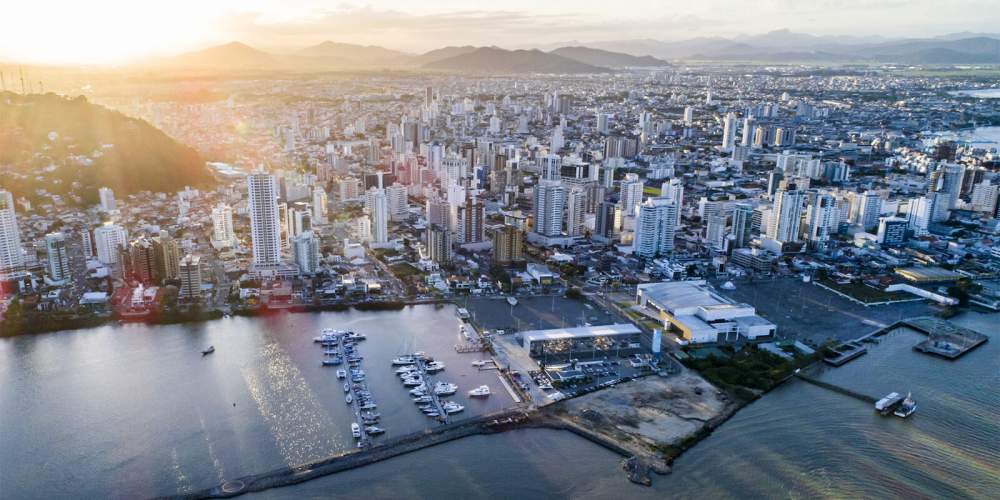Itajaí amplia cadeia de serviços náuticos e atrai novas operações de venda de embarcações