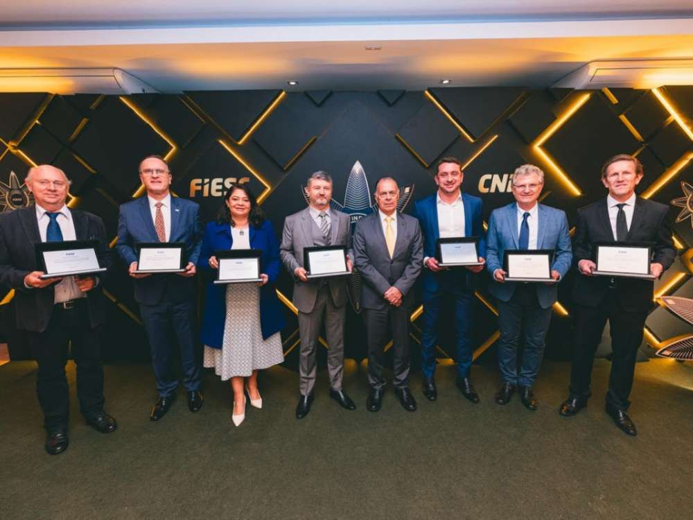 FIESC reconhece coragem e perseverança de industriais na entrega da Ordem do Mérito