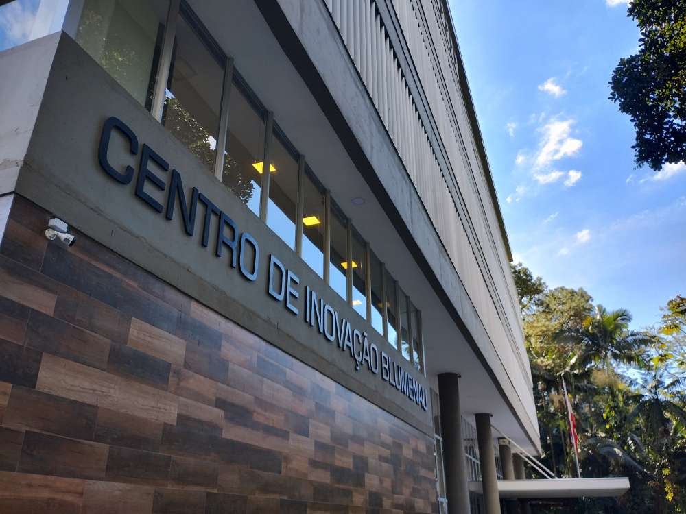 Startups do Vale do Itajaí recebem investimento da FAPESC para criação de projetos de IA