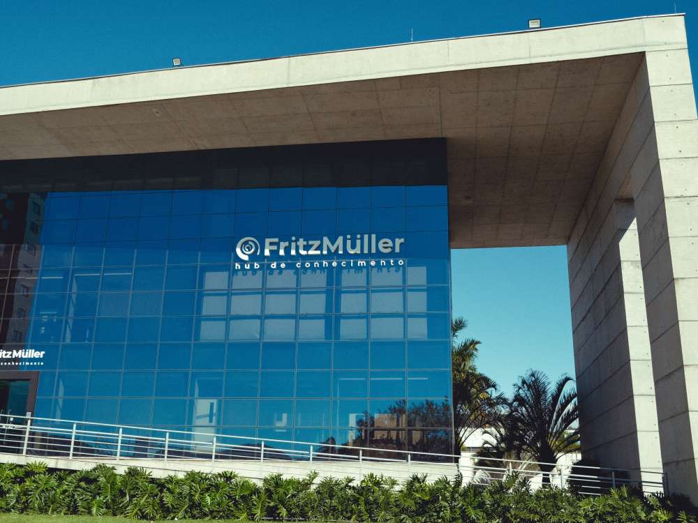 Institui��o de Blumenau comemora 30 anos moldando a gest�o empresarial catarinense