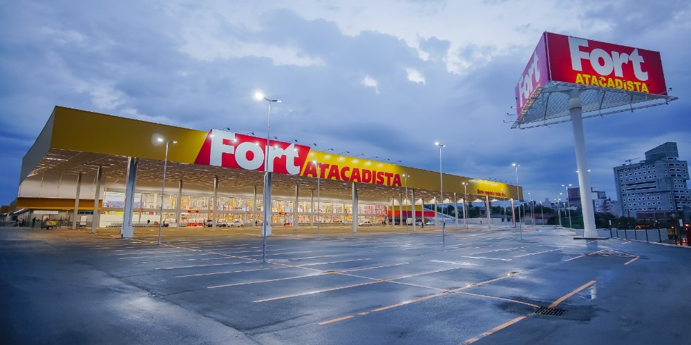 Fort Atacadista completa 27 anos com campanha que sorteia mais de R$ 1 milhão em prêmios e vales-compras