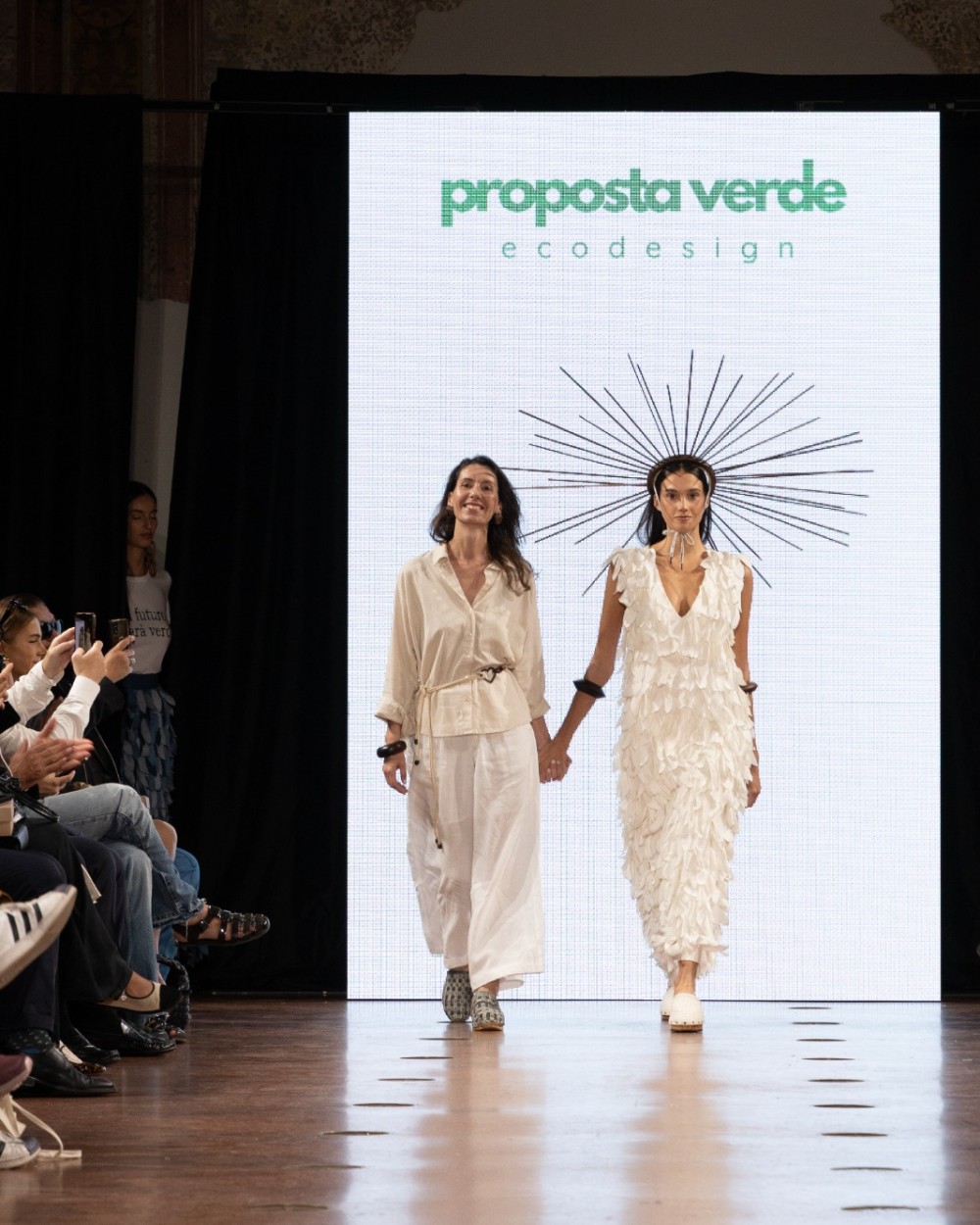 Marca catarinense transforma 200 quilos de excedentes têxteis em coleção apresentada na Semana de Moda de Milão